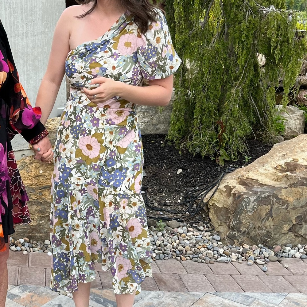 Lovely and flattering! Worn wedding and rehearsal dinners. Gets compliments!